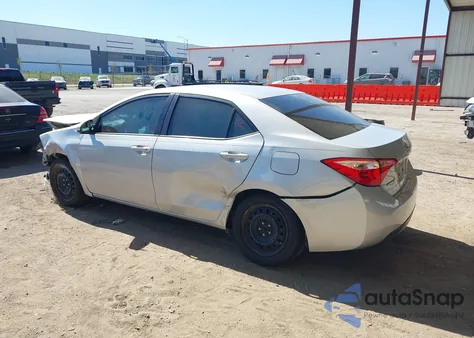 2018 Toyota Corolla Le z USA, uszkodzony, nr VIN 5YFBURHE1JP808642